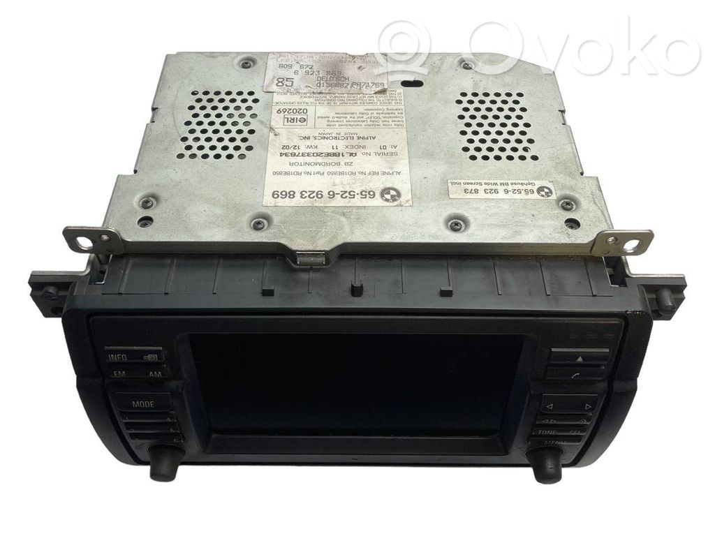 Radio / CD/DVD atskaņotājs / navigācija