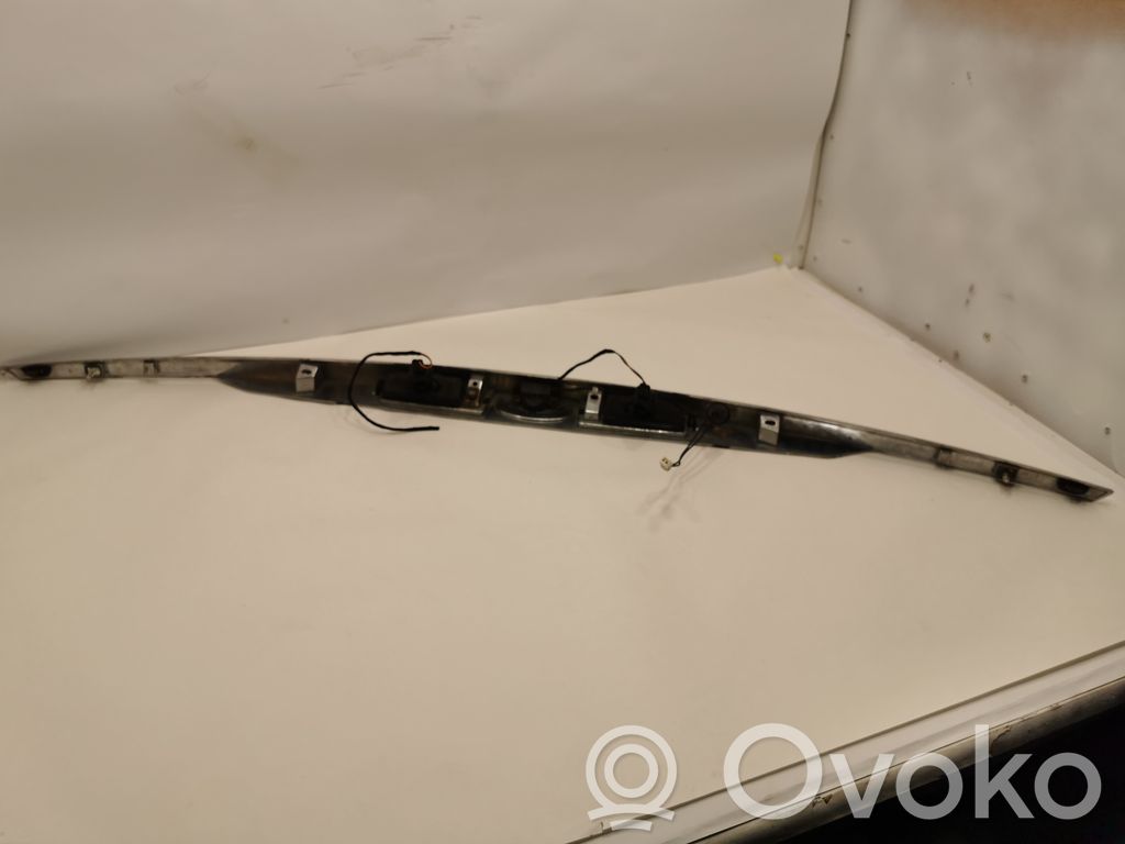 Полоса освещения номерного знака багажника