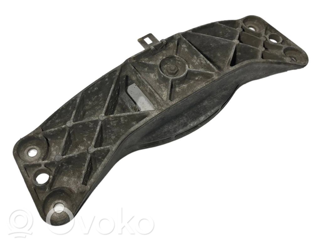 Pārnesumkārbas stiprinājuma kronšteins