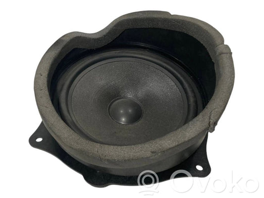 Speaker(s) in front door