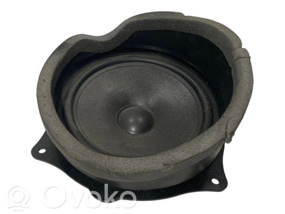 Skaļrunis (-i) priekšējās durvīs