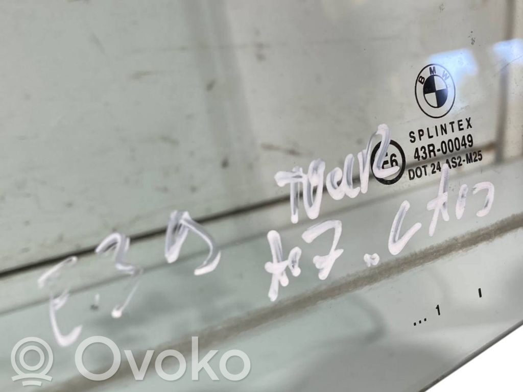 aizmugurējo durvju stikls