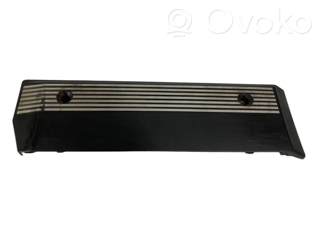 Dzinēja pārsegs (dekoratīva apdare)