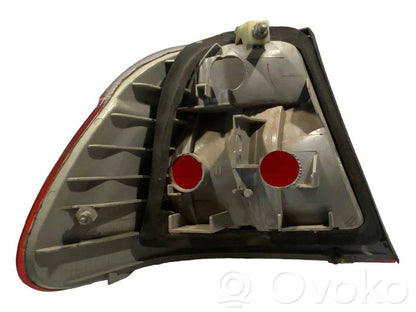 Aizmugurējais lukturis virsbūvē