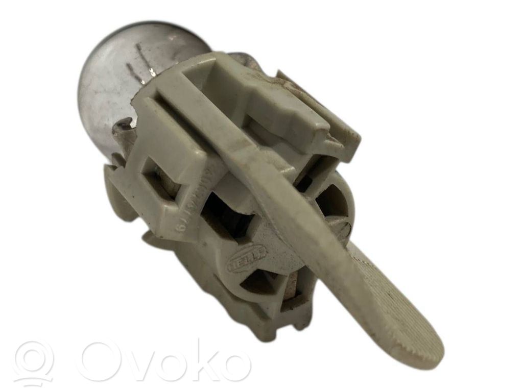 Aizmugurējā luktura detaļa