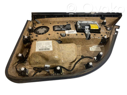 Apšuvums aizmugurējām durvīm