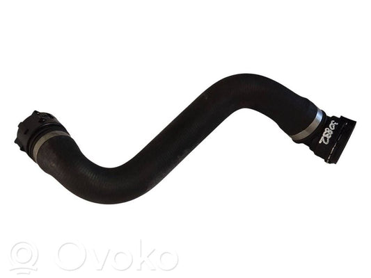 Caurulīte (-es) / šļūtene (-es)