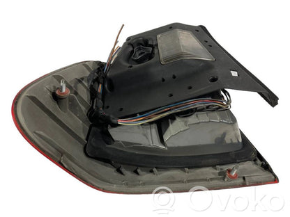 Aizmugurējais lukturis virsbūvē