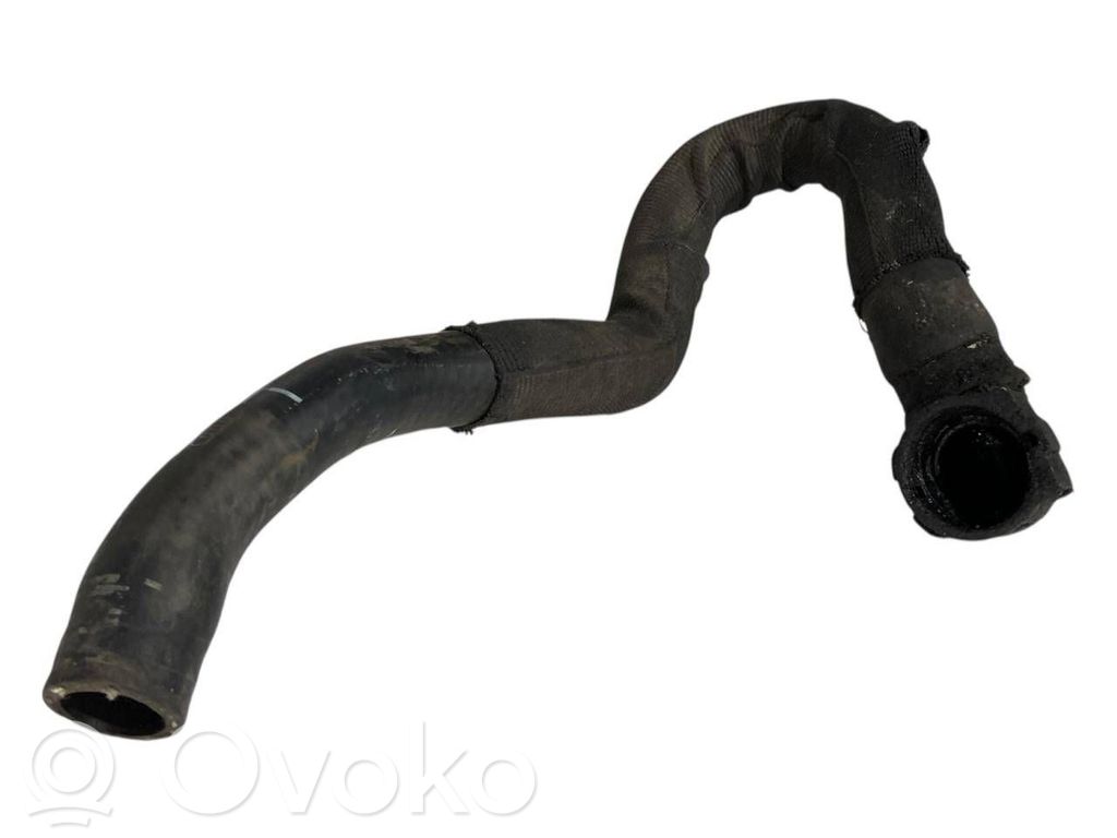 Caurulīte (-es) / šļūtene (-es)