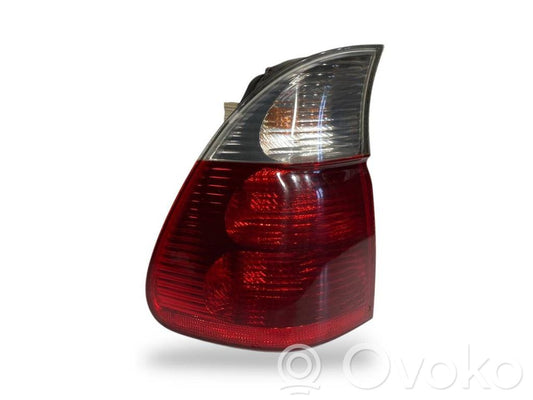 Задний фонарь в кузове