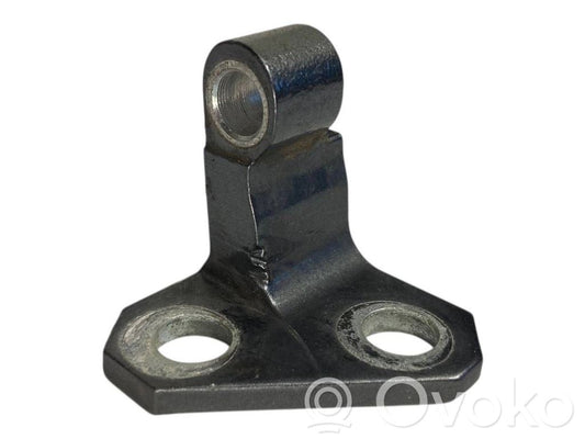 Aizmugurē augšējā vira (eņģe)