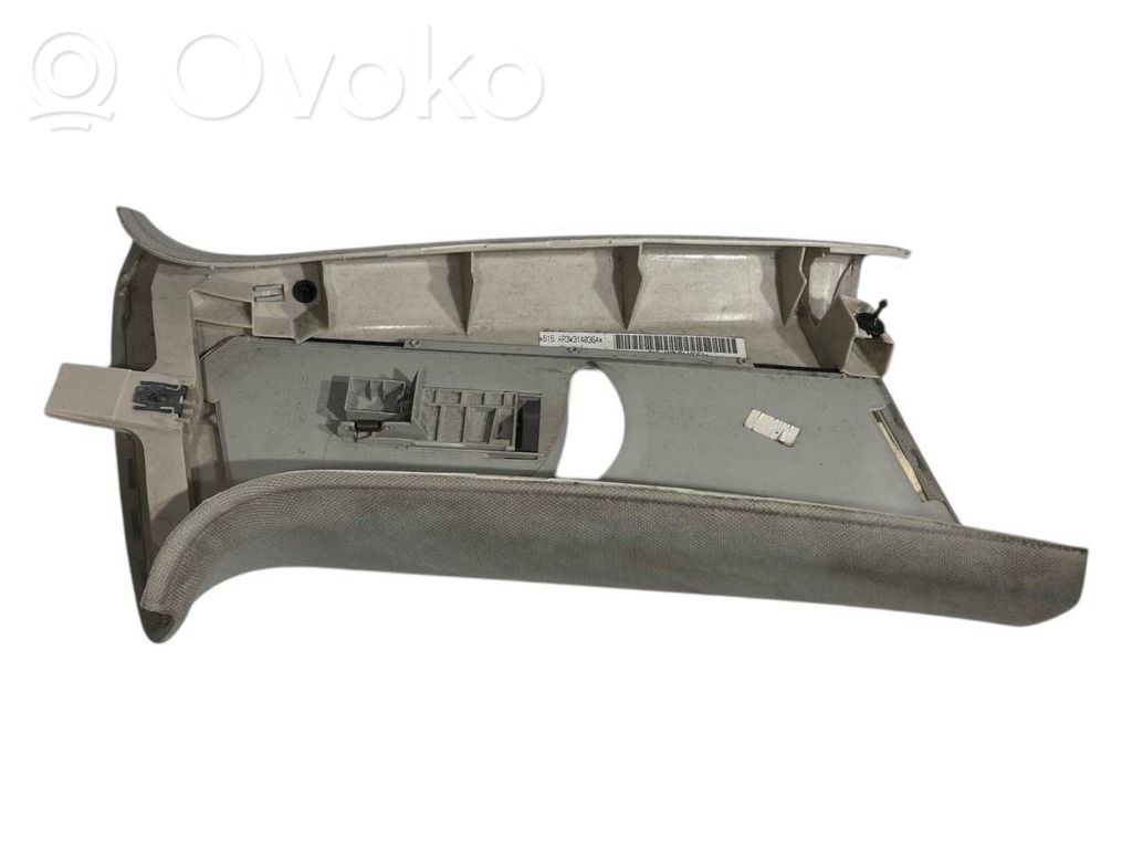 (B) statņa dekoratīvā apdare (augšdaļa)