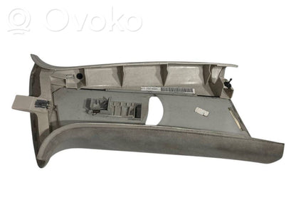 (B) statņa dekoratīvā apdare (augšdaļa)