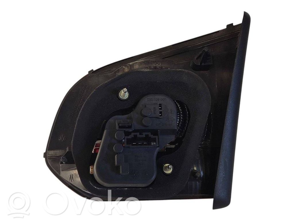 Aizmugurējais lukturis pārsegā