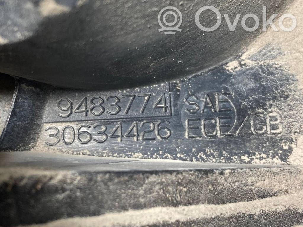 Aizmugurējais lukturis virsbūvē