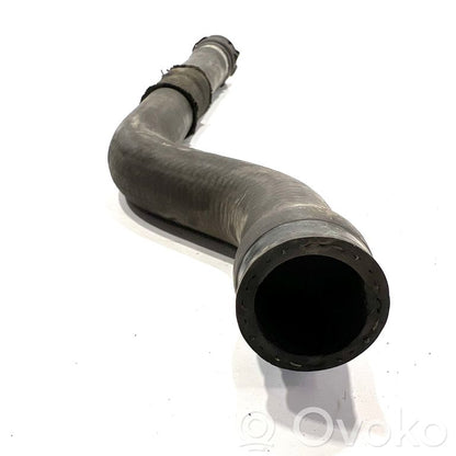 Caurulīte (-es) / šļūtene (-es)