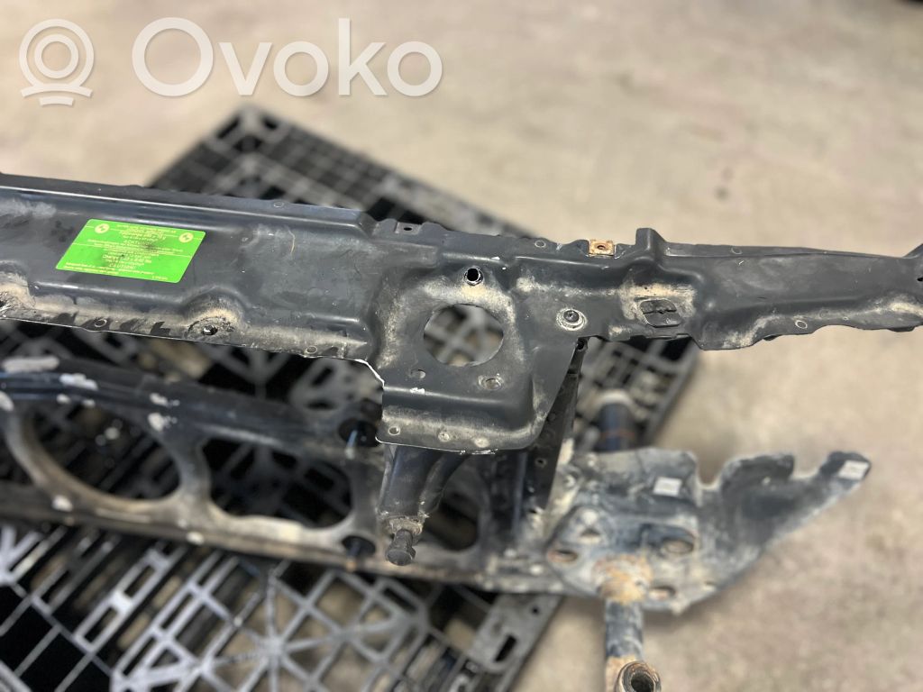 Radiatoru paneļa augšējā daļa (televizors)