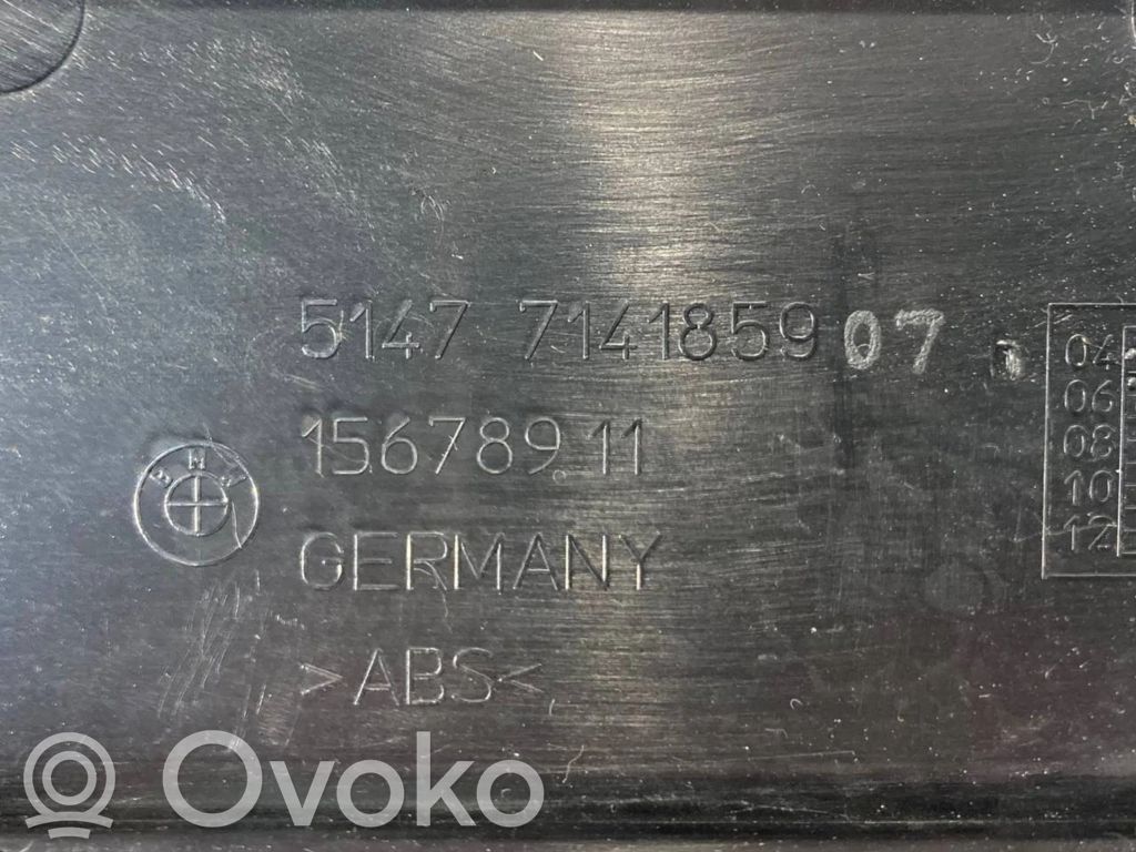 Cita veida bagāžnieka dekoratīvās apdares detaļa