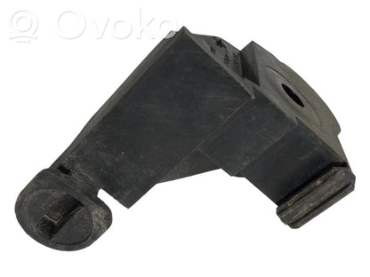 Priekšpusē bampera turētājs