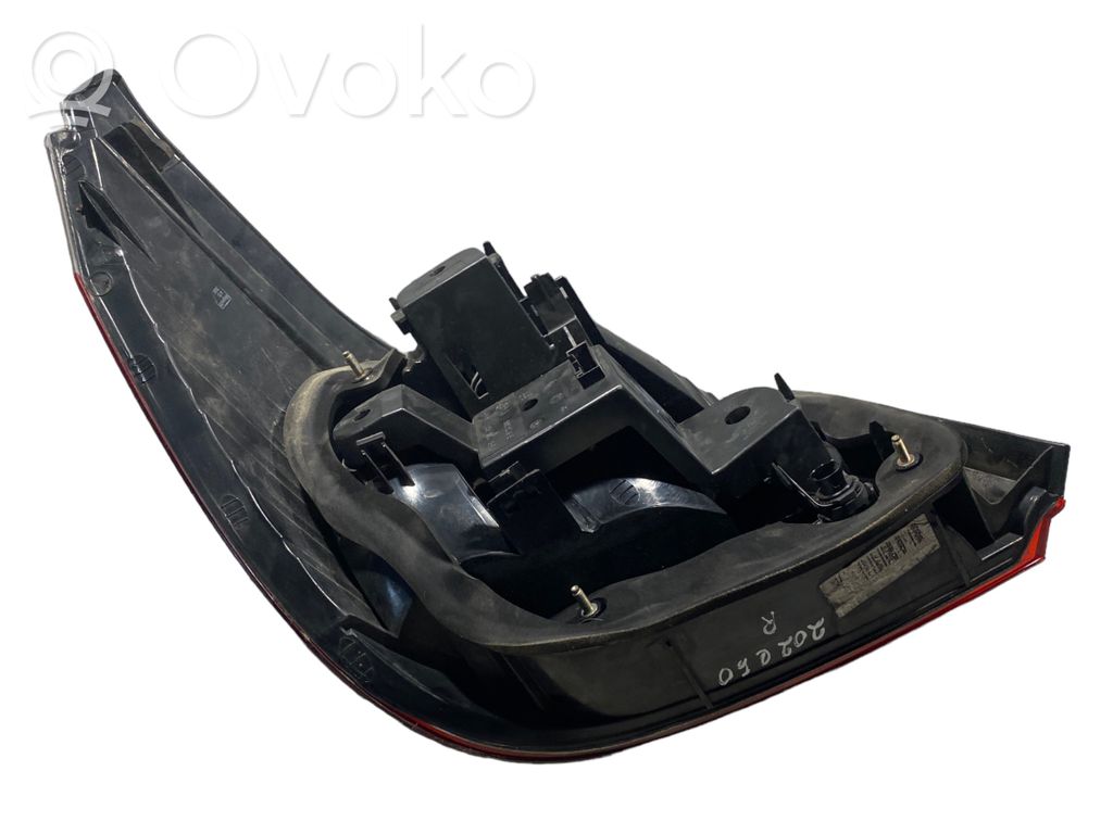 Задний фонарь в кузове