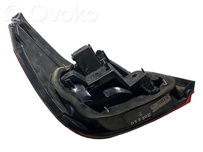 Задний фонарь в кузове