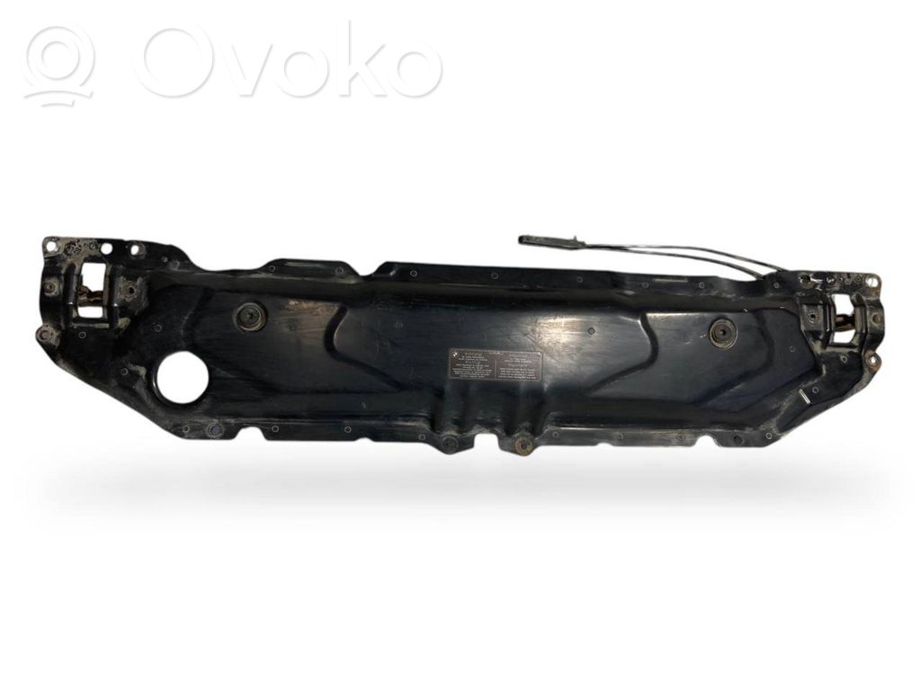 Верхняя часть панели радиатора (телевизор)