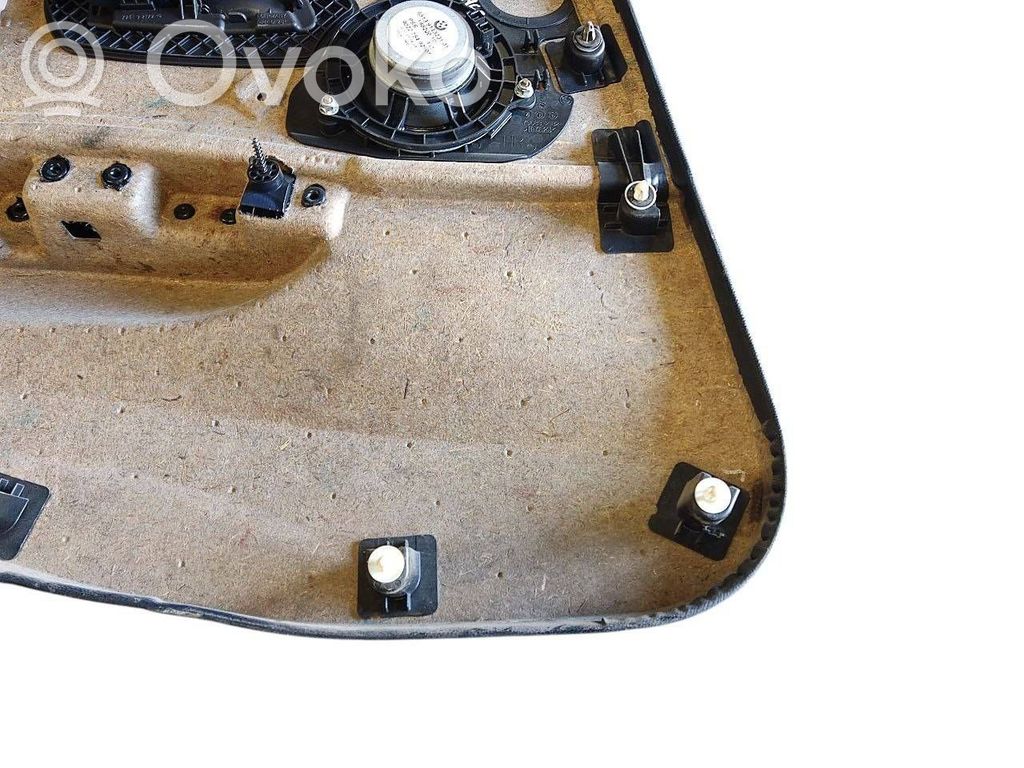 Apšuvums aizmugurējām durvīm