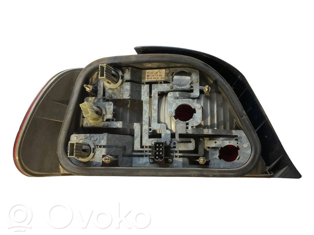 Aizmugurējais lukturis virsbūvē