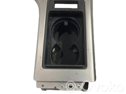 Ātrumu pārslēgšanas sviras dekoratīvā apdare (plastmasas)