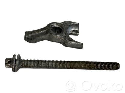 Nozzle holder/shoulder