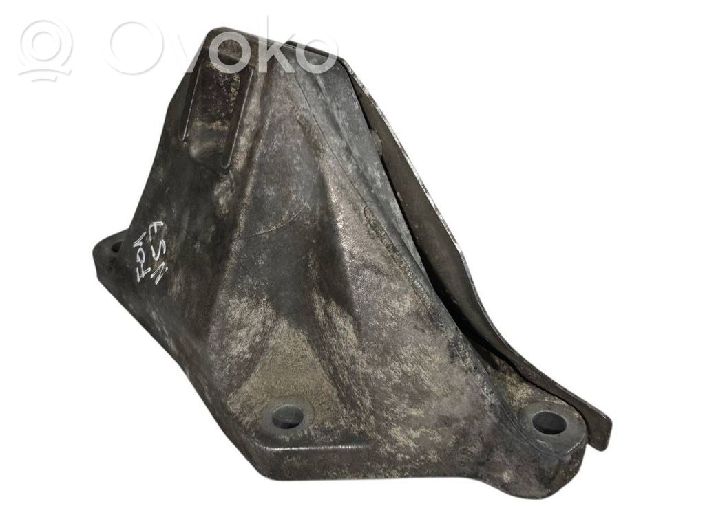 Engine mounting bracket