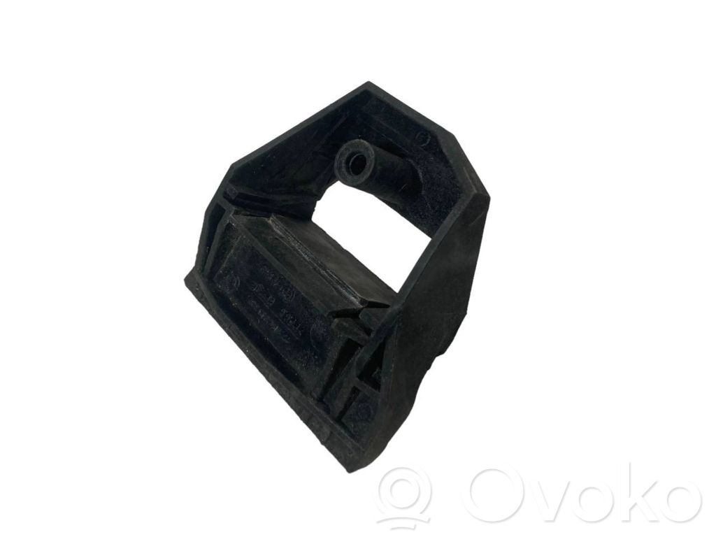 Radiator(s) holder/bracket