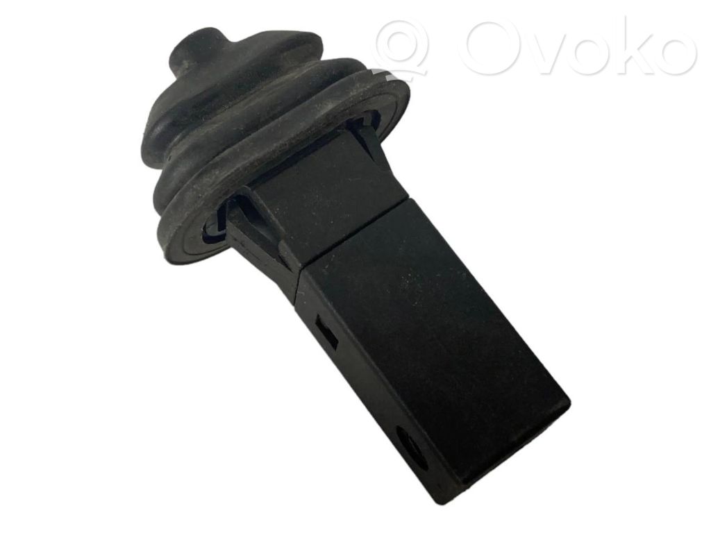 Degvielas tvertnes atvēršanas slēdzis