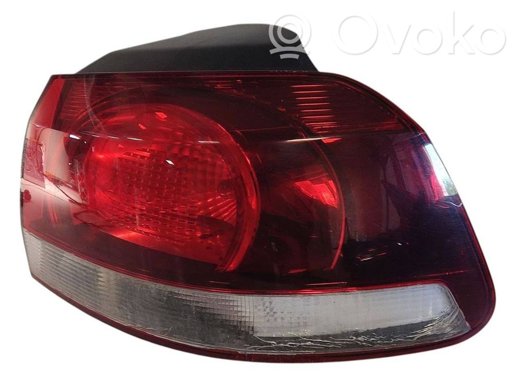 Aizmugurējais lukturis virsbūvē