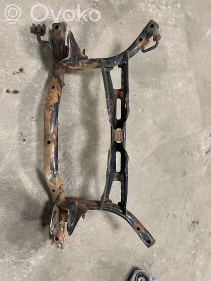 Pusrāmis aizmugurējais / priekšējais