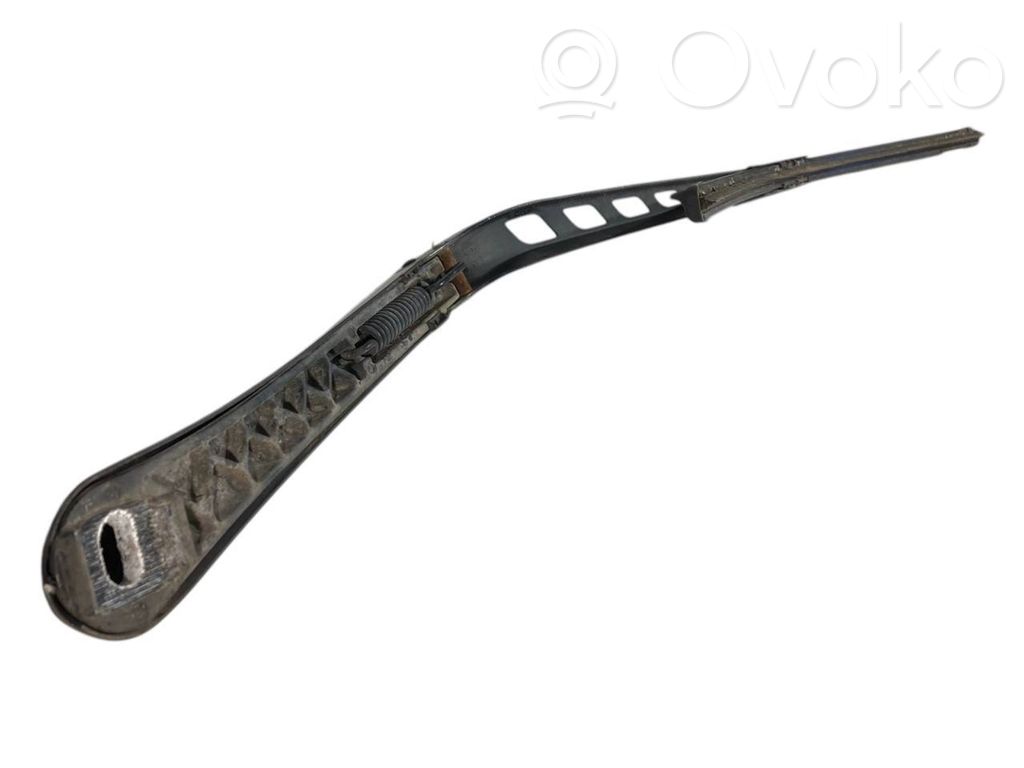 Priekšējā loga tīrītāja kājiņa