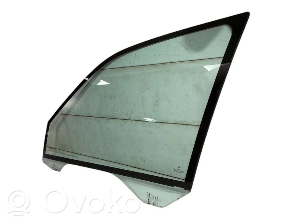 priekšējo durvju stikls (četrdurvju mašīnai)