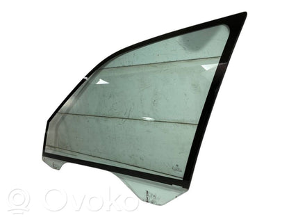 priekšējo durvju stikls (četrdurvju mašīnai)