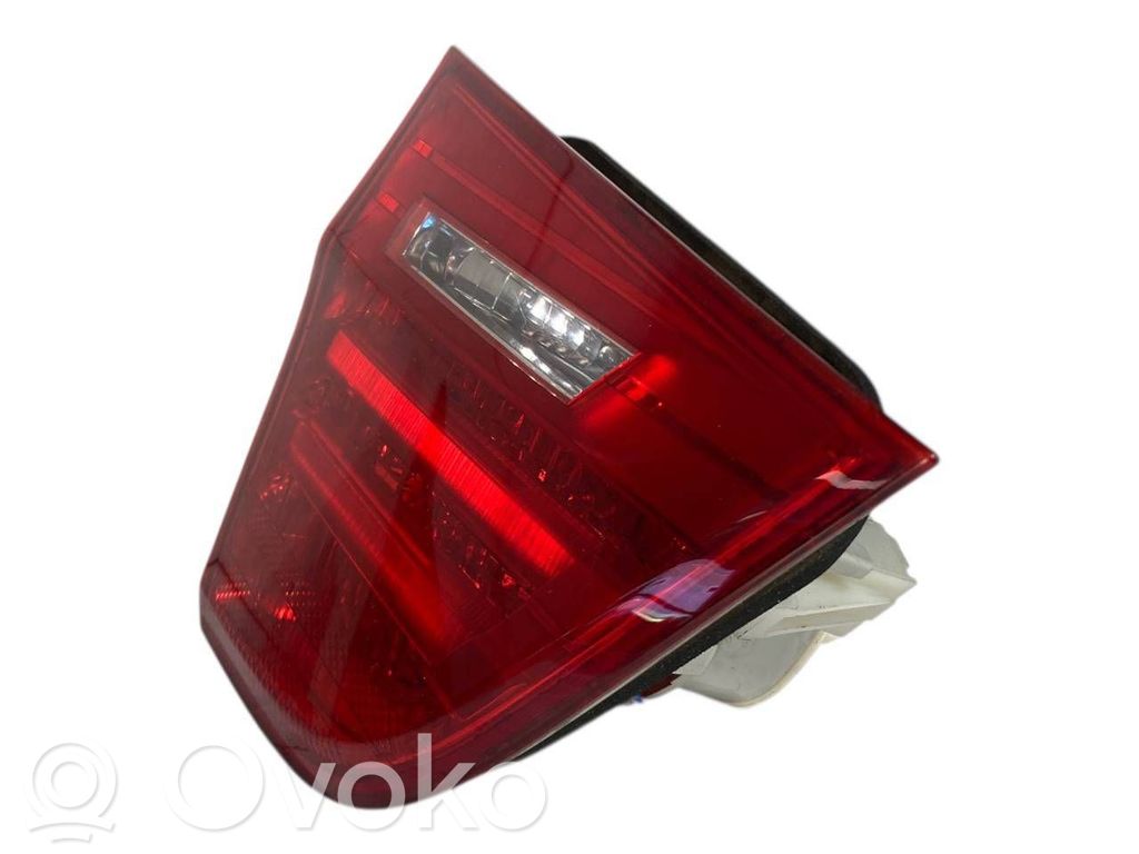 Aizmugurējais lukturis pārsegā