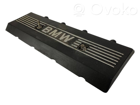 Dzinēja pārsegs (dekoratīva apdare)