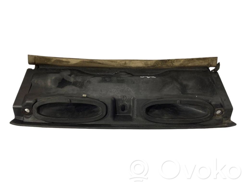 Cita veida dzinēja nodalījuma detaļa