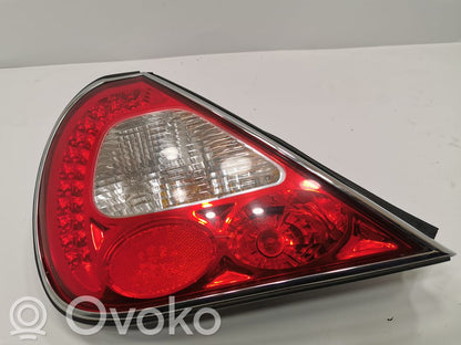 Aizmugurējais lukturis virsbūvē