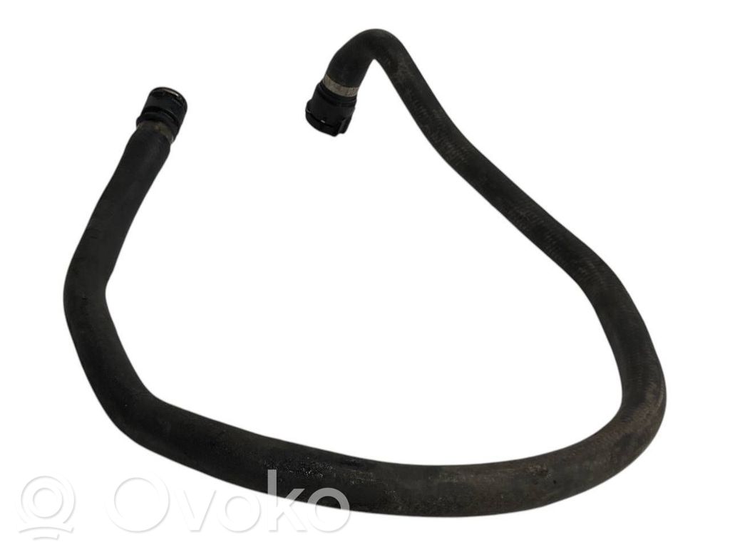 Caurulīte (-es) / šļūtene (-es)