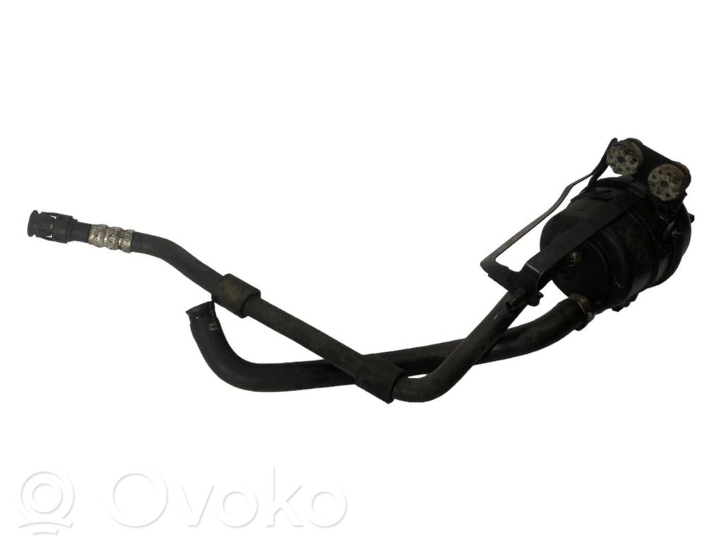 Stūres pastiprinātāja šķidruma tvertne