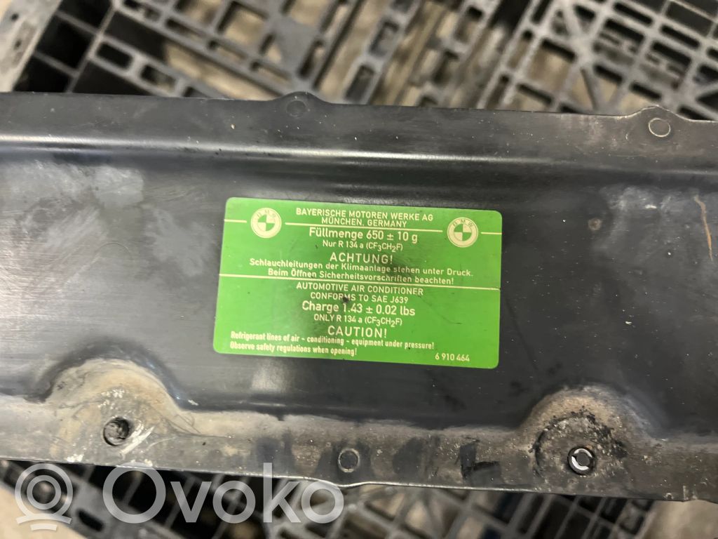 Radiatoru paneļa augšējā daļa (televizors)