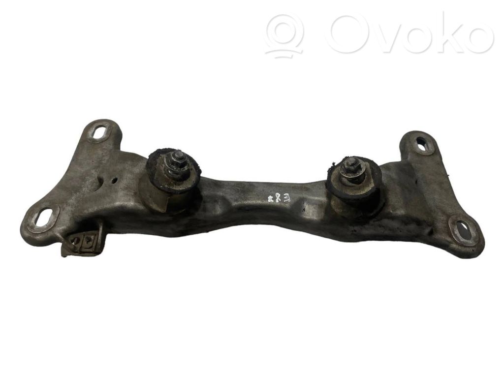 Transmission mounting bracket