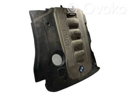 Dzinēja pārsegs (dekoratīva apdare)