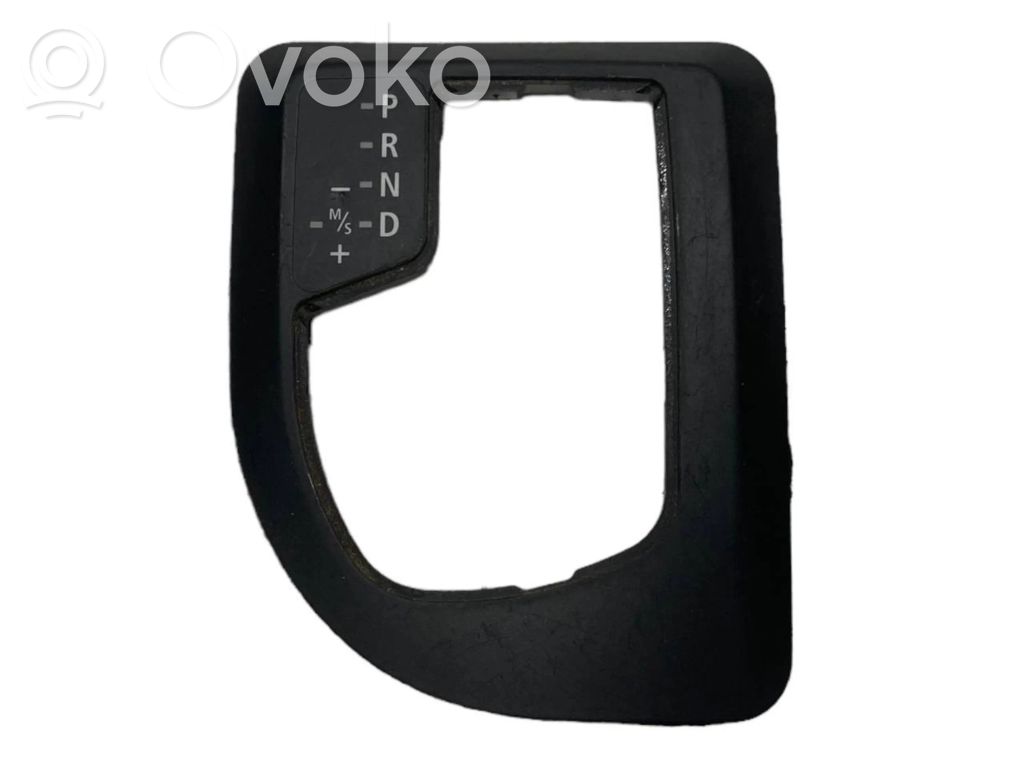 Ātrumu pārslēgšanas sviras dekoratīvā apdare (plastmasas)