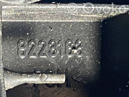 Dzinēja pārsega attaisīšanas rokturītis