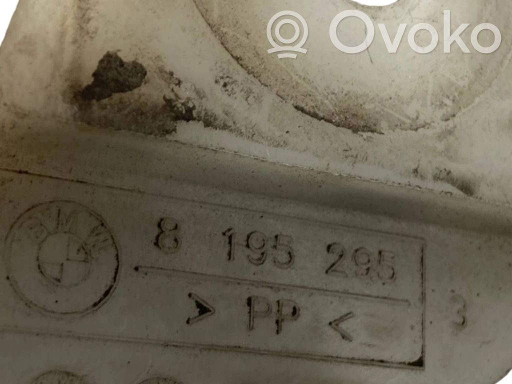 Priekšpusē bampera turētājs